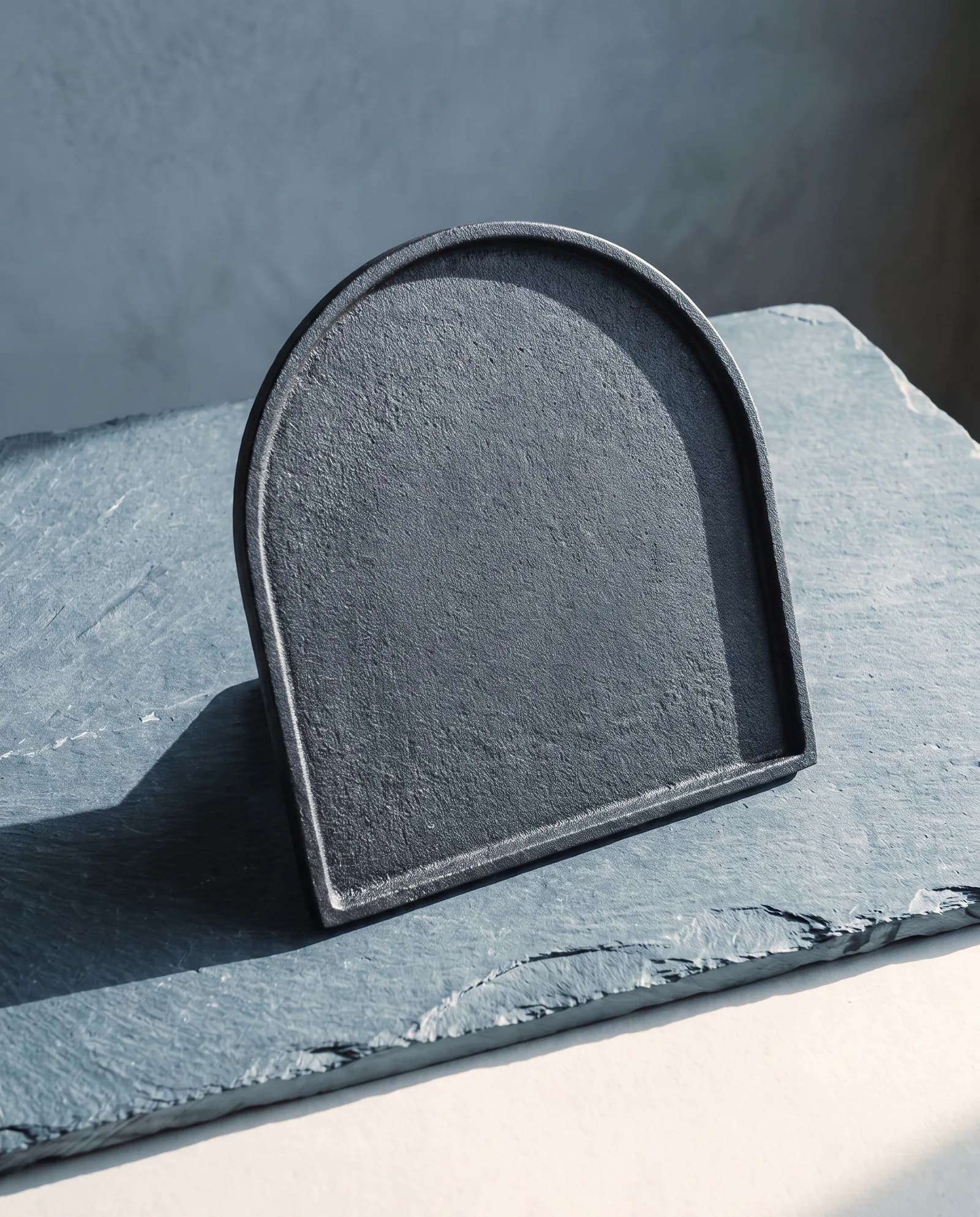 Cast Fire Back — Freestanding, 20 × 16 inches, plain field.