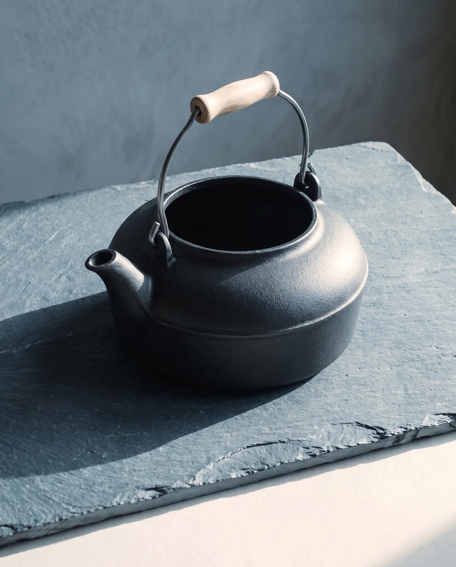 Hearth Kettle — 2 litre, enamelled interior, hanging bail.